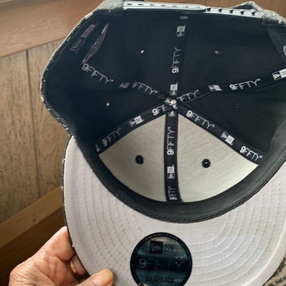 Mens hat, basic SnapBack - Picture 2 of 3